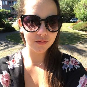 Meet your Posher, Gyneil